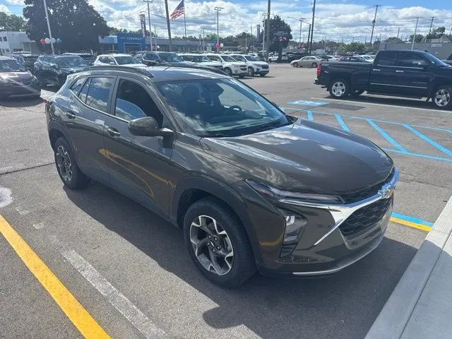 Brown 2024 Chevrolet Trax LT for sale in Davison, MI