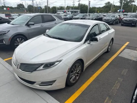 White 2014 Lincoln MKZ for sale in Davison, MI