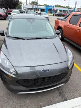 Photos of 2020 Ford Escape SE for sale in Davison, MI at Hank Graff Chevrolet Davison