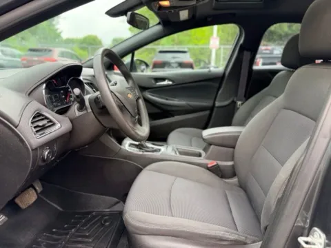 More photos of 2017 Chevrolet Cruze LT at Hank Graff Chevrolet Davison, MI