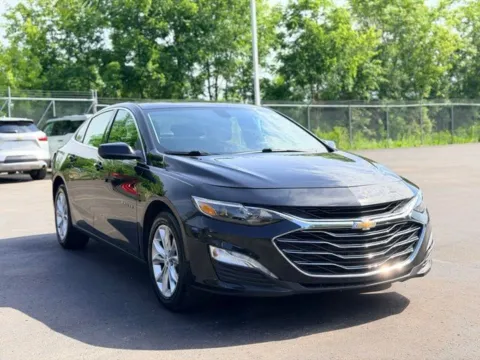 Photos of 2019 Chevrolet Malibu LT for sale in Davison, MI at Hank Graff Chevrolet Davison