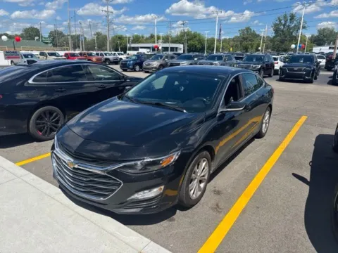 Black 2019 Chevrolet Malibu LT for sale in Davison, MI