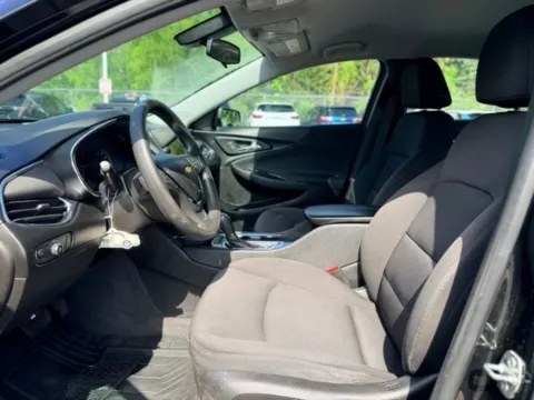 More photos of 2019 Chevrolet Malibu LT at Hank Graff Chevrolet Davison, MI