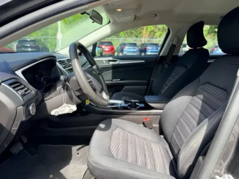 More photos of 2016 Ford Fusion SE at Hank Graff Chevrolet Davison, MI