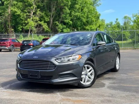 Gray 2016 Ford Fusion SE for sale in Davison, MI