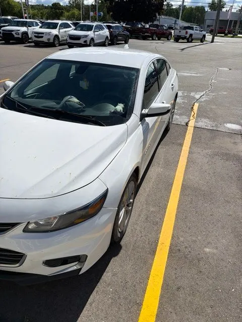 White 2018 Chevrolet Malibu LT for sale in Davison, MI