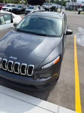 Photos of 2014 Jeep Cherokee Latitude for sale in Davison, MI at Hank Graff Chevrolet Davison