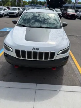 Photos of 2020 Jeep Cherokee Trailhawk for sale in Davison, MI at Hank Graff Chevrolet Davison