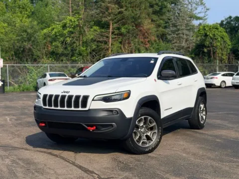Photos of 2020 Jeep Cherokee Trailhawk for sale in Davison, MI at Hank Graff Chevrolet Davison