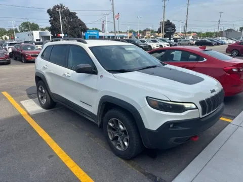 Photos of 2019 Jeep Cherokee Trailhawk for sale in Davison, MI at Hank Graff Chevrolet Davison