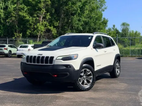 Photos of 2019 Jeep Cherokee Trailhawk for sale in Davison, MI at Hank Graff Chevrolet Davison