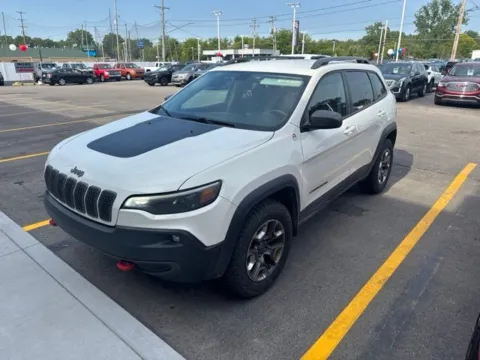 White 2019 Jeep Cherokee Trailhawk for sale in Davison, MI
