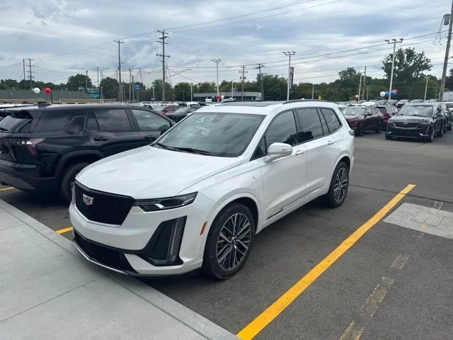 White 2023 Cadillac XT6 Sport for sale in Davison, MI