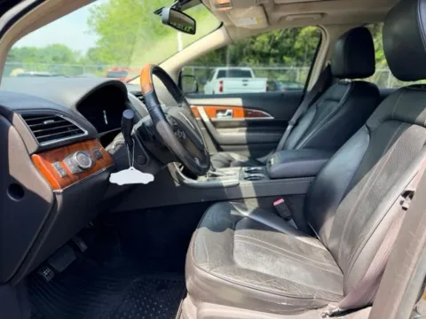 More photos of 2013 Lincoln MKX at Hank Graff Chevrolet Davison, MI