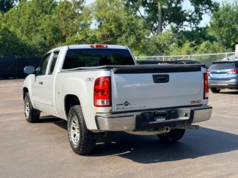 More photos of 2010 GMC Sierra 1500 SLE at Hank Graff Chevrolet Davison, MI