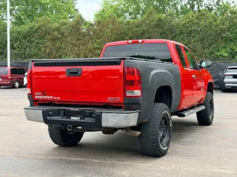More photos of 2011 GMC Sierra 1500 SLE at Hank Graff Chevrolet Davison, MI