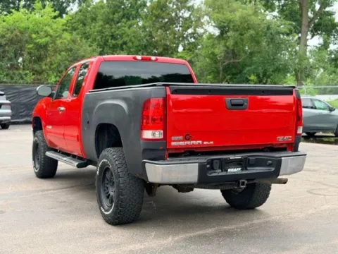 More photos of 2011 GMC Sierra 1500 SLE at Hank Graff Chevrolet Davison, MI