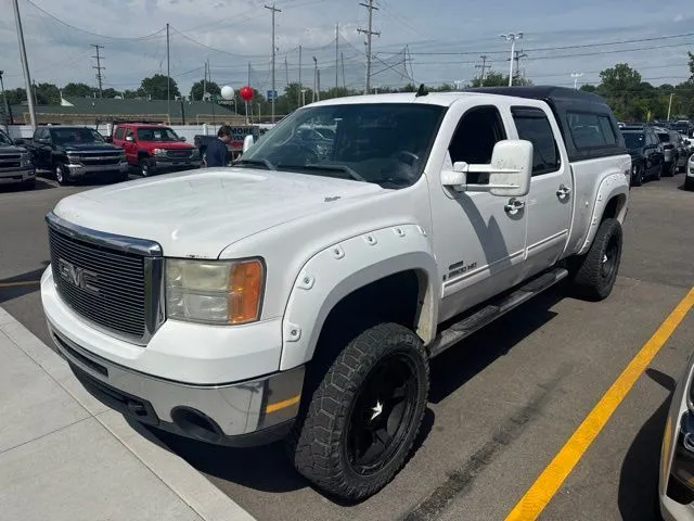 White 2008 GMC Sierra 2500HD SLE2 for sale in Davison, MI