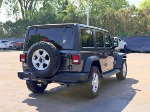 More photos of 2018 Jeep Wrangler Unlimited Sport S at Hank Graff Chevrolet Davison, MI