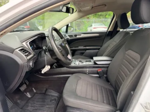More photos of 2020 Ford Fusion SE at Hank Graff Chevrolet Davison, MI