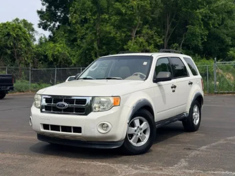 Photos of 2009 Ford Escape XLT for sale in Davison, MI at Hank Graff Chevrolet Davison