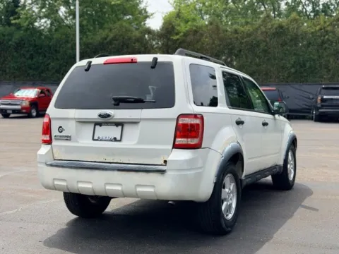 More photos of 2009 Ford Escape XLT at Hank Graff Chevrolet Davison, MI