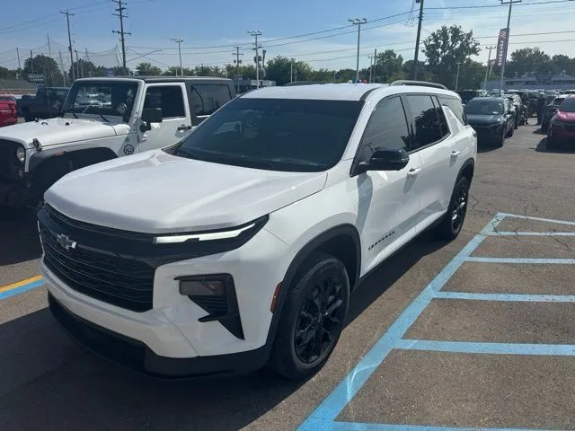 White 2024 Chevrolet Traverse LT for sale in Davison, MI