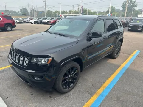 Black 2017 Jeep Grand Cherokee Altitude for sale in Davison, MI