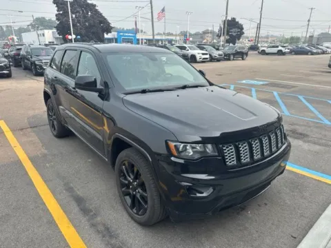 Photos of 2017 Jeep Grand Cherokee Altitude for sale in Davison, MI at Hank Graff Chevrolet Davison