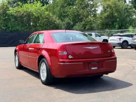 More photos of 2008 Chrysler 300 Touring at Hank Graff Chevrolet Davison, MI