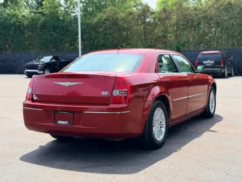 More photos of 2008 Chrysler 300 Touring at Hank Graff Chevrolet Davison, MI