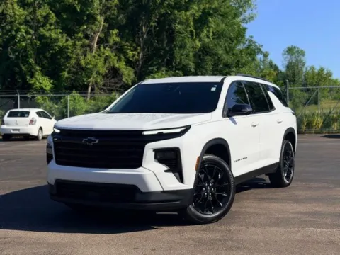 Photos of 2024 Chevrolet Traverse LT for sale in Davison, MI at Hank Graff Chevrolet Davison