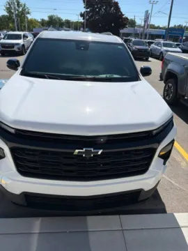Photos of 2024 Chevrolet Traverse LT for sale in Davison, MI at Hank Graff Chevrolet Davison