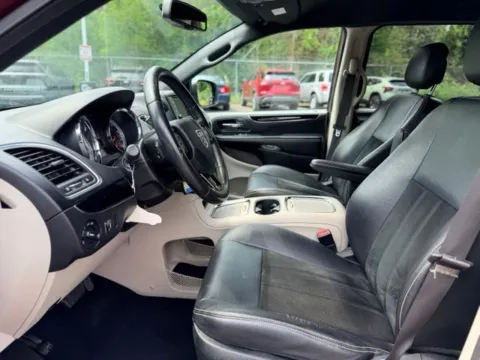 More photos of 2017 Dodge Grand Caravan SXT at Hank Graff Chevrolet Davison, MI
