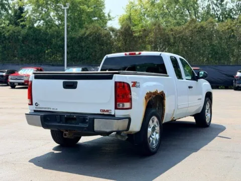 More photos of 2013 GMC Sierra 1500 SLE at Hank Graff Chevrolet Davison, MI