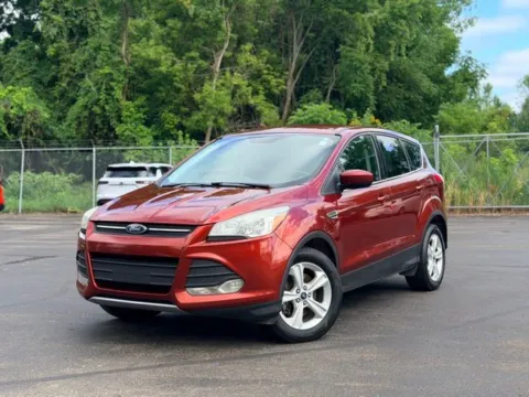 Red 2016 Ford Escape SE for sale in Davison, MI