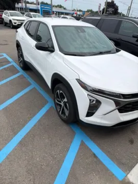 White 2024 Chevrolet Trax 1RS for sale in Davison, MI