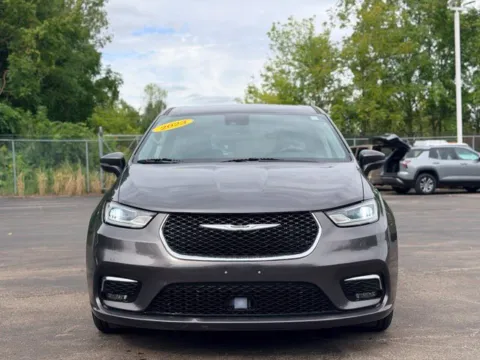 Photos of 2023 Chrysler Pacifica Touring L for sale in Davison, MI at Hank Graff Chevrolet Davison