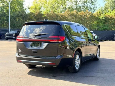More photos of 2023 Chrysler Pacifica Touring L at Hank Graff Chevrolet Davison, MI