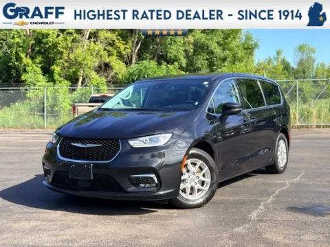 Black 2023 Chrysler Pacifica Touring L for sale in Davison, MI