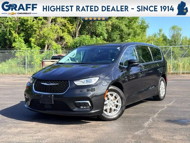 Black 2023 Chrysler Pacifica Touring L for sale in Davison, MI