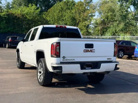 More photos of 2018 GMC Sierra 1500 SLT at Hank Graff Chevrolet Davison, MI