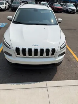 Photos of 2016 Jeep Cherokee Latitude for sale in Davison, MI at Hank Graff Chevrolet Davison