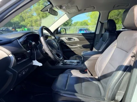 More photos of 2019 Chevrolet Traverse 3LT at Hank Graff Chevrolet Davison, MI