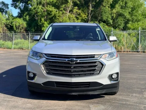 Photos of 2019 Chevrolet Traverse 3LT for sale in Davison, MI at Hank Graff Chevrolet Davison