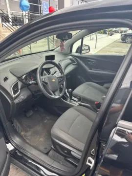 More photos of 2020 Chevrolet Trax LS at Hank Graff Chevrolet Davison, MI