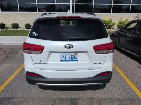 More photos of 2016 Kia Sorento EX at Hank Graff Chevrolet Davison, MI