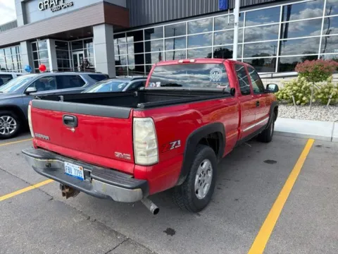 More photos of 2005 GMC Sierra 1500 SLE at Hank Graff Chevrolet Davison, MI