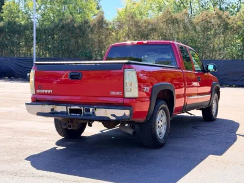 More photos of 2005 GMC Sierra 1500 SLE at Hank Graff Chevrolet Davison, MI