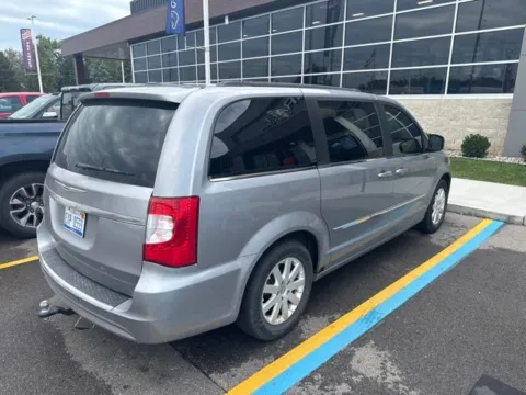 More photos of 2014 Chrysler Town & Country Touring at Hank Graff Chevrolet Davison, MI
